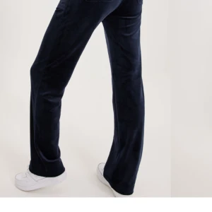 Juicy byxor - Säljer då dom inte kommer till användning. I ett bra skick💕