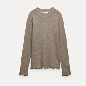 Stickad tröja - Säljer denna oanvända tröja från Zara i storlek XS. För bilder eller frågor är det bara att skicka iväg ett pm!  Finns möjlighet att postas! 💕