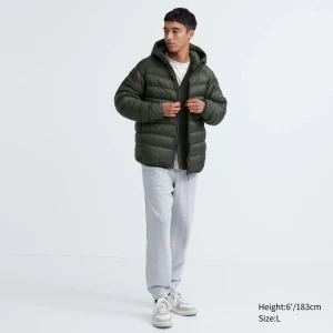 Uniqlo dunjacka - uniqlo dunjacka i strlk M men passar även S  Använd minimalt, skick 9/10 Pris kan diskuteras vid snabb affär