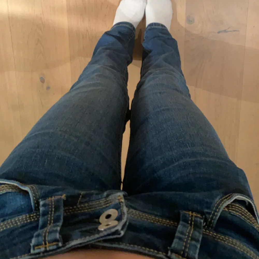 Low waist jeans från Pepe!! Köpta för 999 kr på Zalando. Använt få gånger. Storlek w24 l32. Pris diskuteras kom med rimliga bud. . Jeans & Byxor.