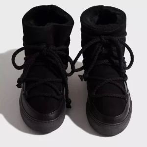 Inukkis - Säljer eller byter inukkis mot uggs!!!  Så gott som nya, lite små slitningar längst fram men inget som syns över huvud taget. Inga slitningar under. Storlek 37 men passar även mig som är 38. Originalpris 3000kr.