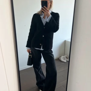 Svart kofta  - Ny få gånger använd!