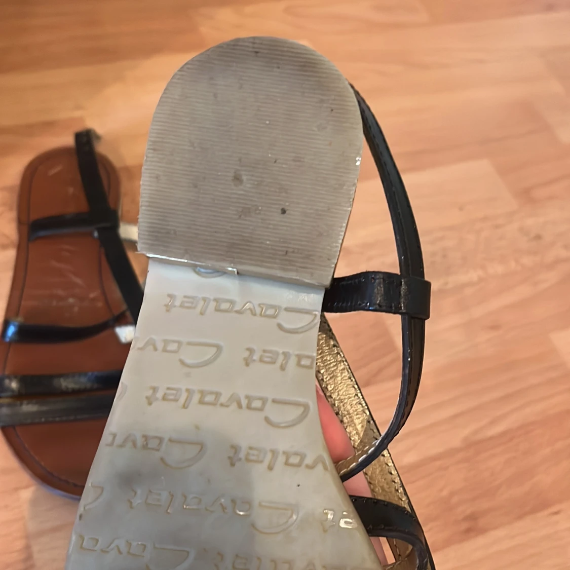 Svarta sandaler med remmar - 2