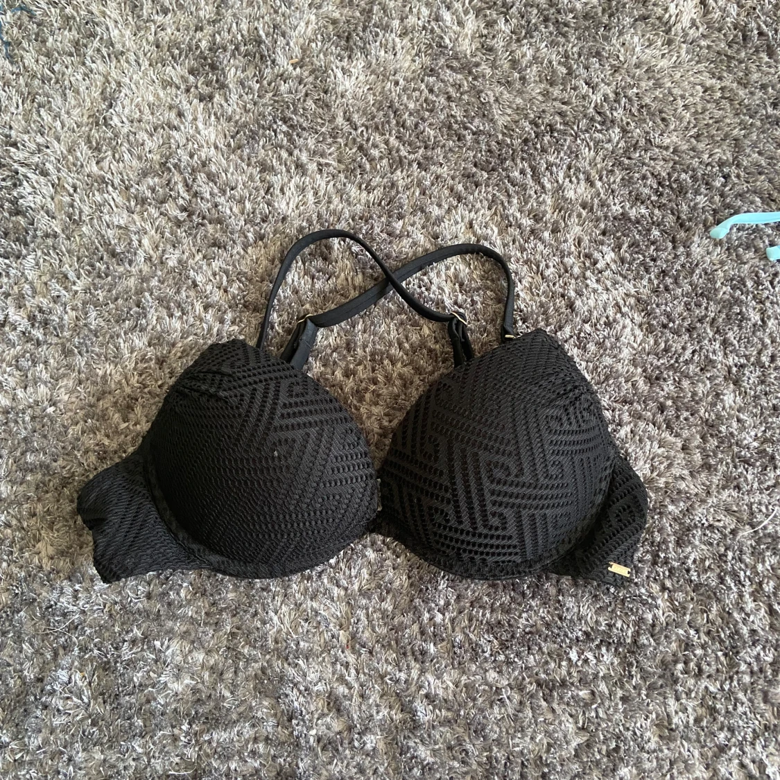 Svart pushup bikiniöverdel