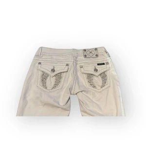 Miss Me flared jeans - I am selling these flared jeans form Miss Me in a size 27 and fits an S. They are sewn to be flared therefore the model still says skinny.Inner leg length: 79cm and waist measurement across: 38cm💕 Write to me for other  measurements or other details💞