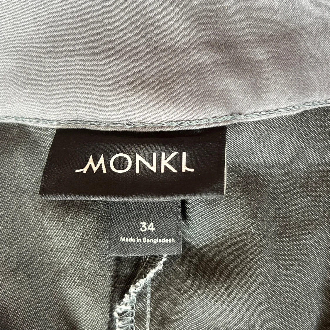 Gråa kostymbyxor  - 92