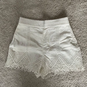Sommar shorts - Super fina shorts från Zara i strl XS💕Perfekta till sommaren 💕Aldrig använda (Säljer för högst 50 kr då jag vill bli av med allt)