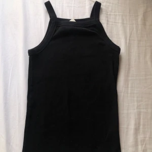 Svart linnetopp - Säljer en svart linnetopp.