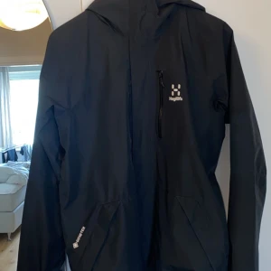 Haglöfs jacka  - Mycket bra skick, knappt använd. Goretex.