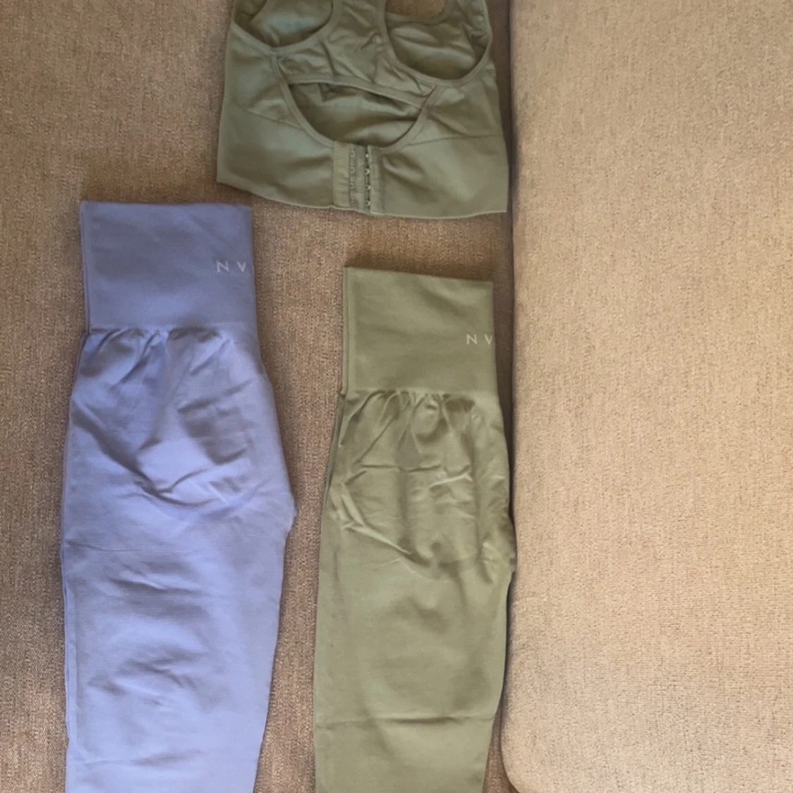 Blusar, toppar och thigts  - 2