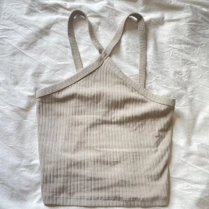 Beige ribbad topp - Beige ribbad topp från Gina tricot