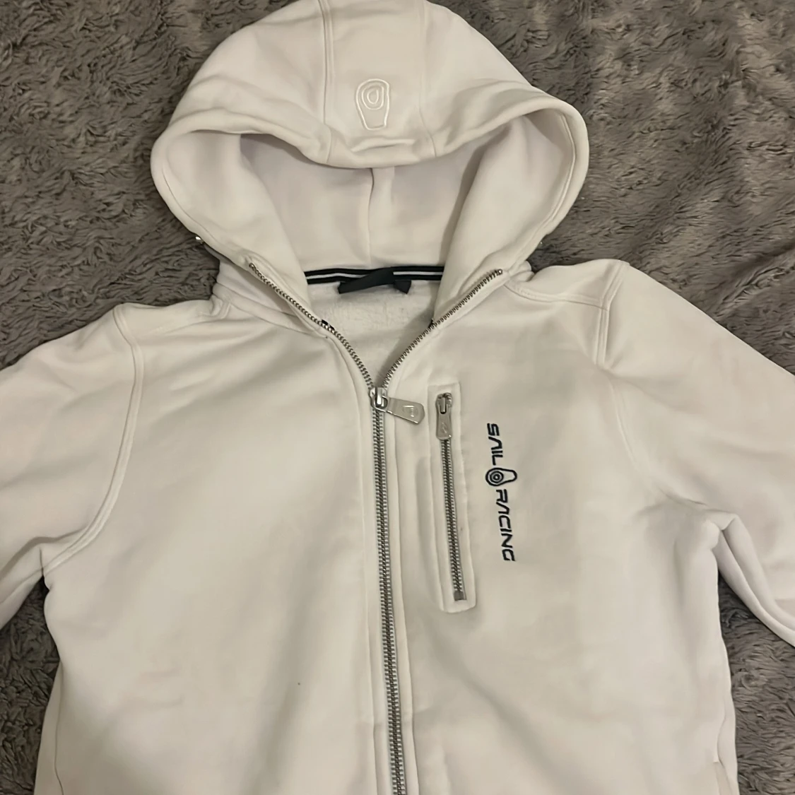 Vit hoodie från Sail Racing