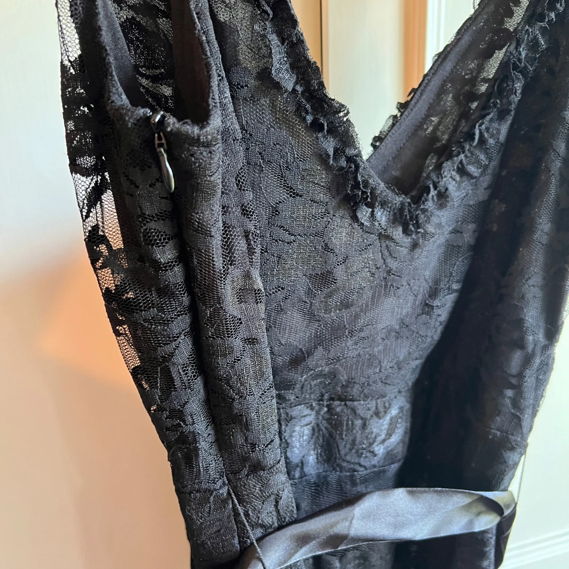 Svart spetsklänning från Oneness - 3