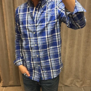 Ralph Lauren Skjorta - Snygg flanell skjorta från Ralph Lauren i strl S, jag är 173 och skjortan sitter lite stort, pris går alltid att diskutera