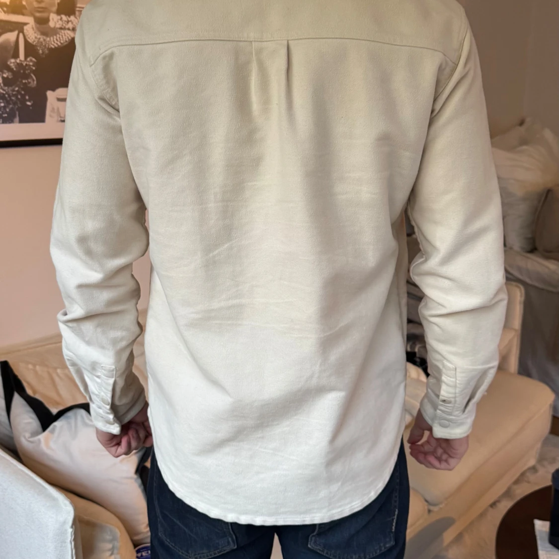 Beige overshirt med knappar - 1