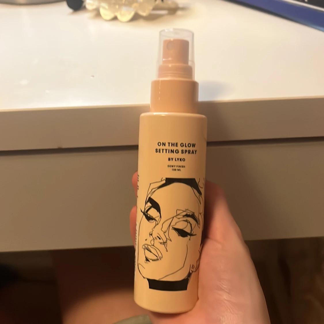 On The Glow Setting Spray från Lyko - 1