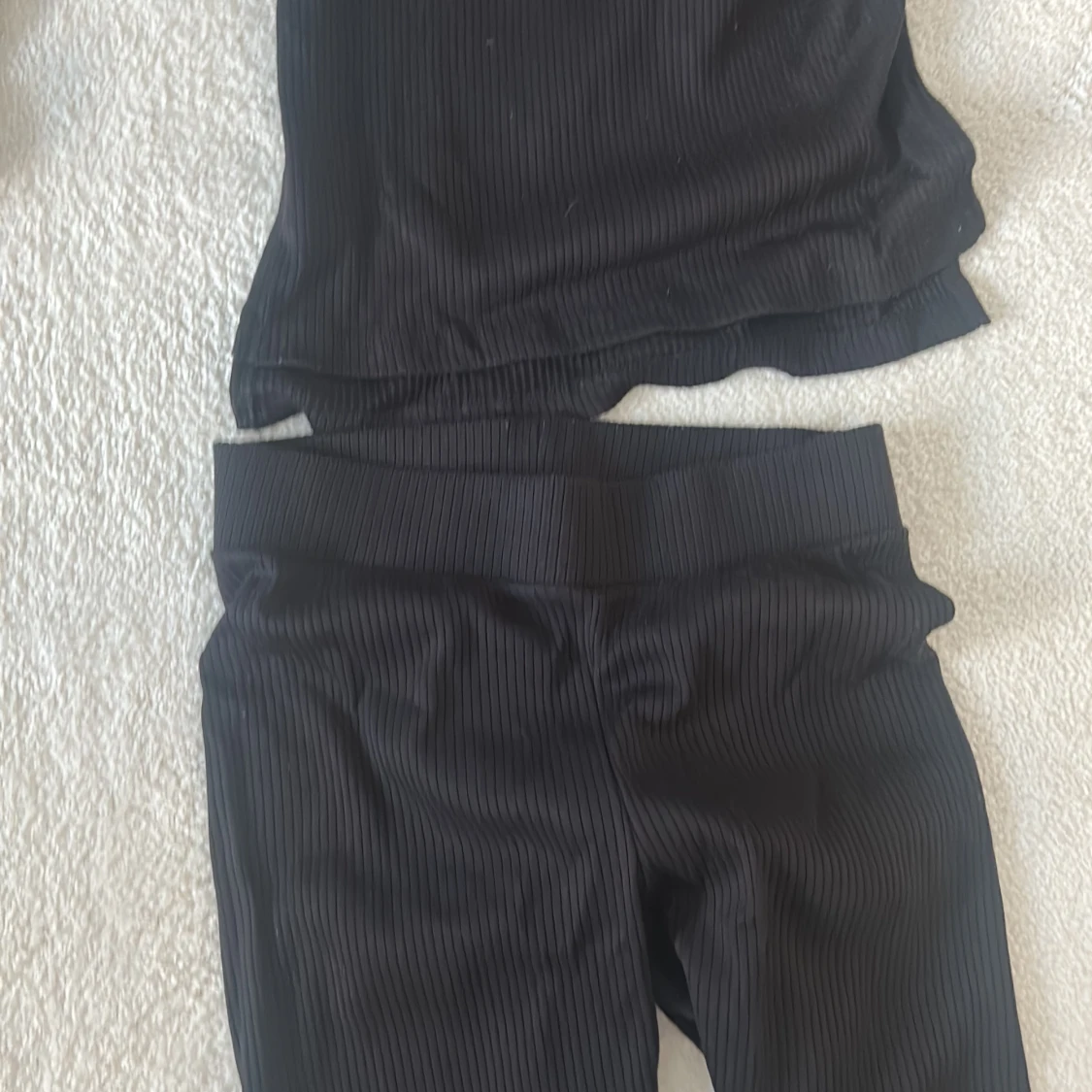 Svart ribbad långärmad topp och byxor - 3