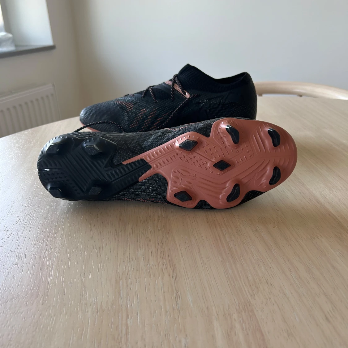 PUMA FUTURE 7 ULTIMATE LOW FG/AG ECLIPSE - SVART/KOPPARROS - 2