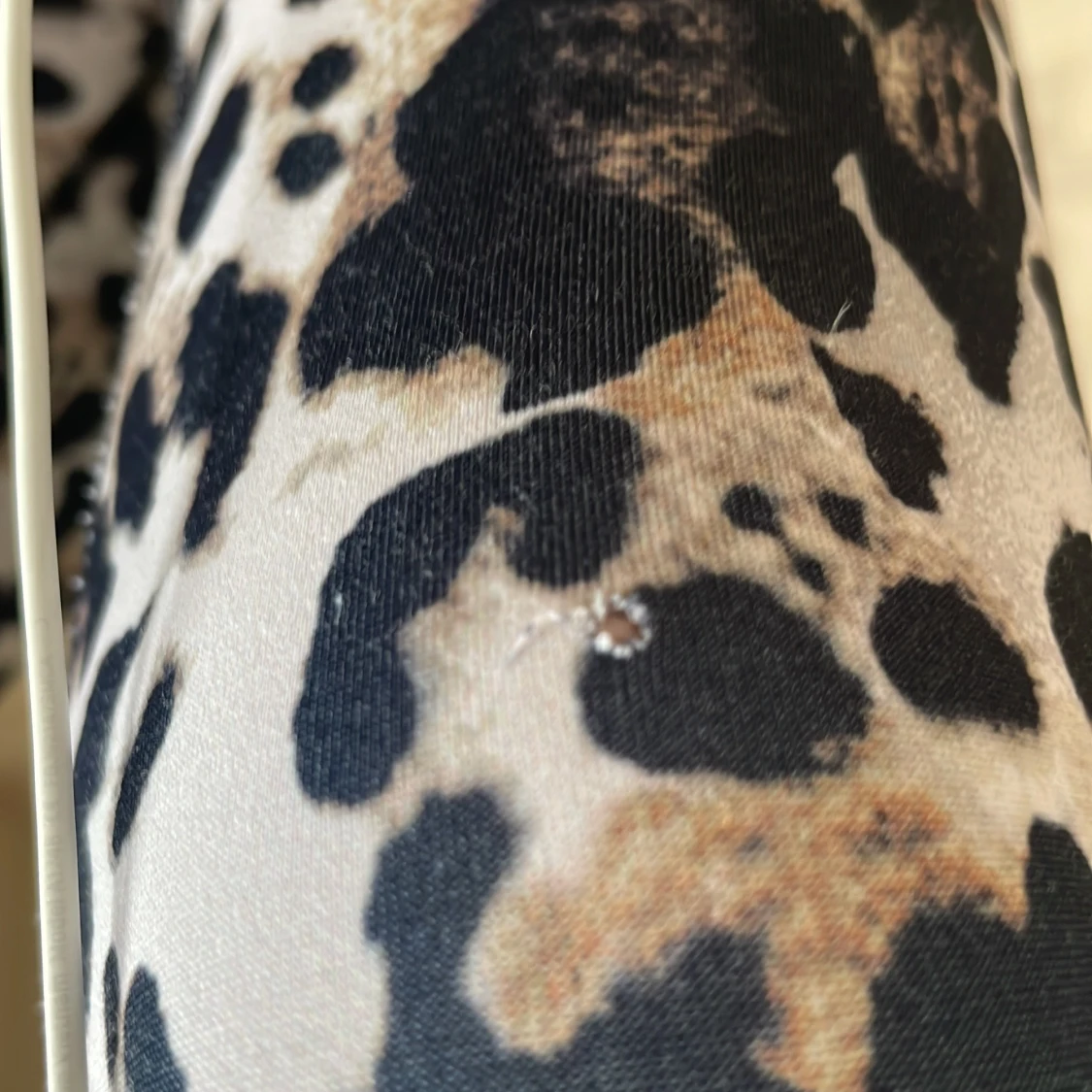 Leopardmönstrade träningstights från Stronger - 3