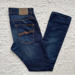 Nudie jeans grim Tim - Ett par otroligt feta nudie jeans i slimfitt modellen ”grim Tim 👖” | skick 9,5/10❄️| fraktas inom 24 h 📦 ”priset är prutat och klart ✅ 