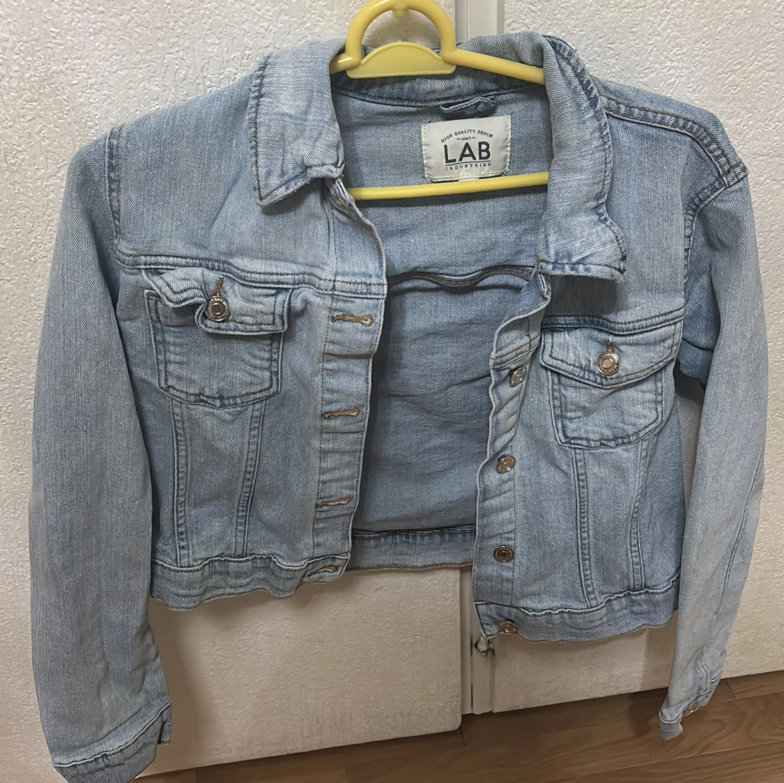 Ljusblå jeansjacka från LAB Industries