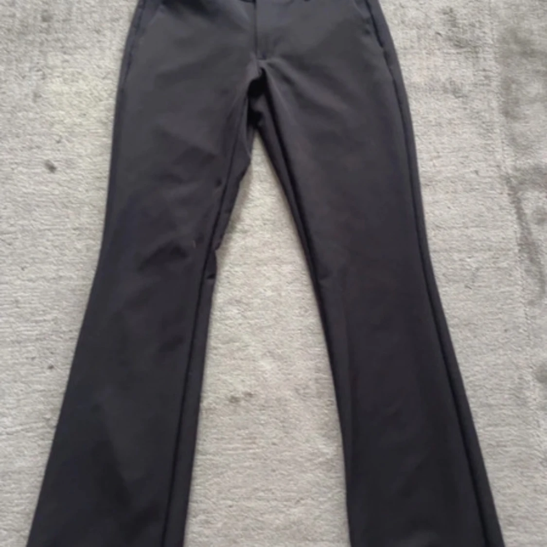 Svarta kostymbyxor från Bik Bok