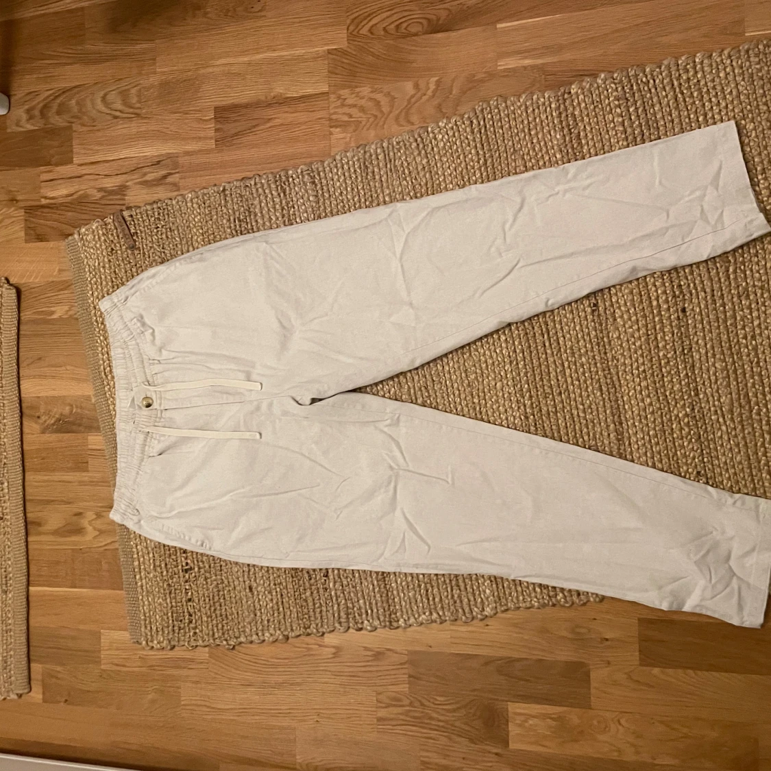 Vita linnebyxor från Ahlquist clothing