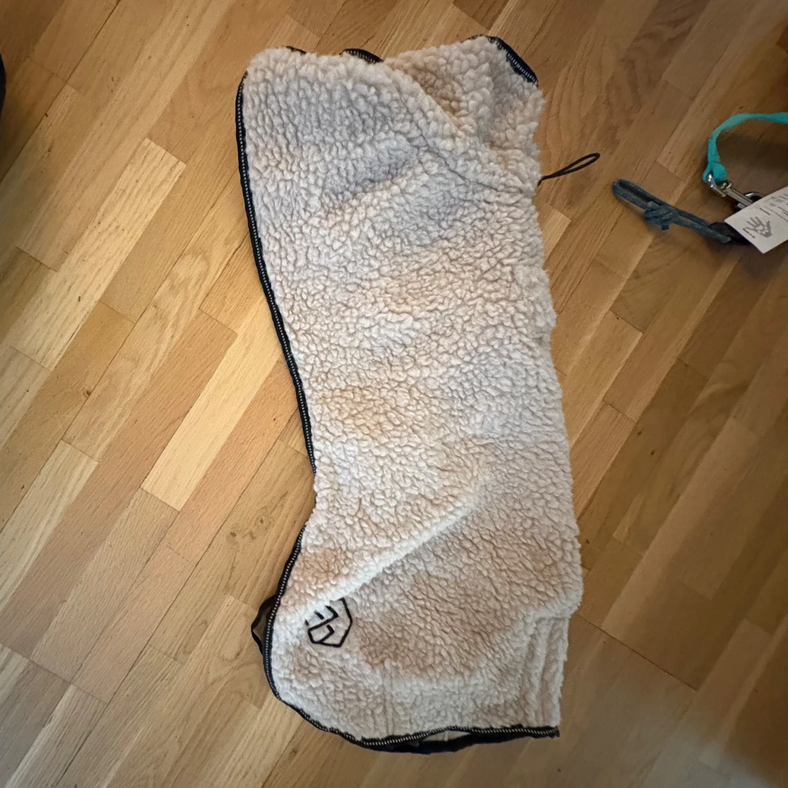 Beige hund fleecetäcke från hööks