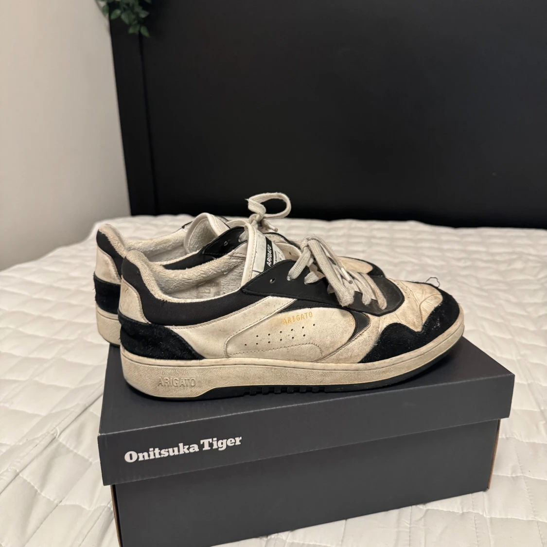 Svarta och vita sneakers från Axel Arigato - 3