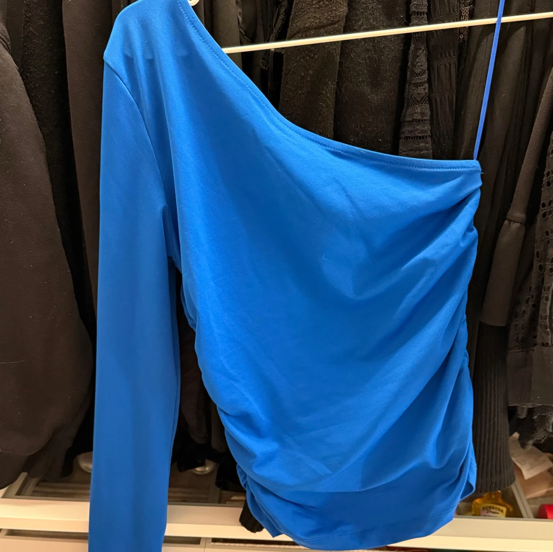 Blå one shoulder topp