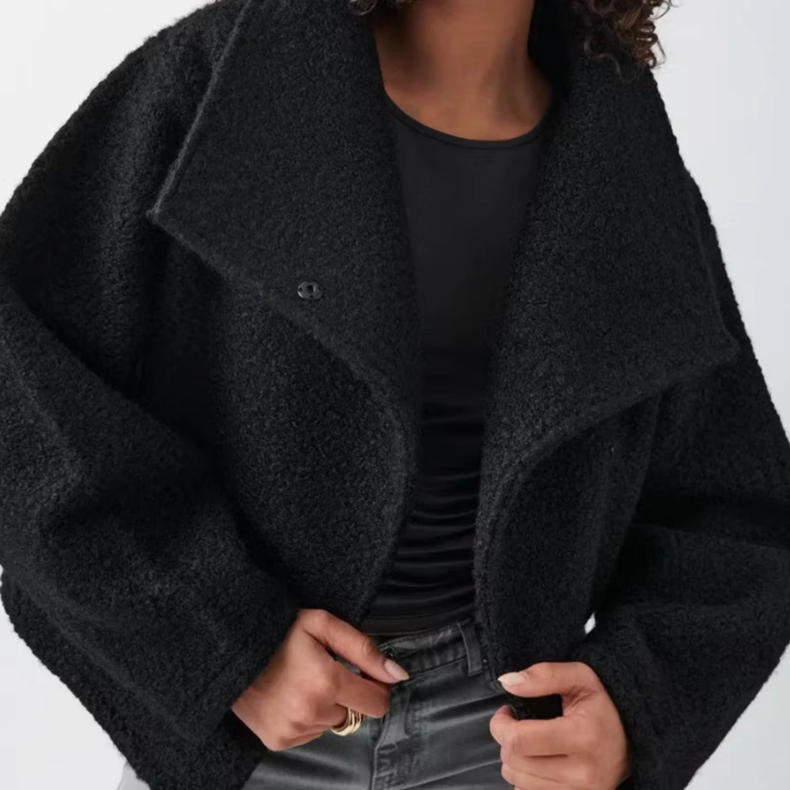 Svart teddyjacka med oversized krage