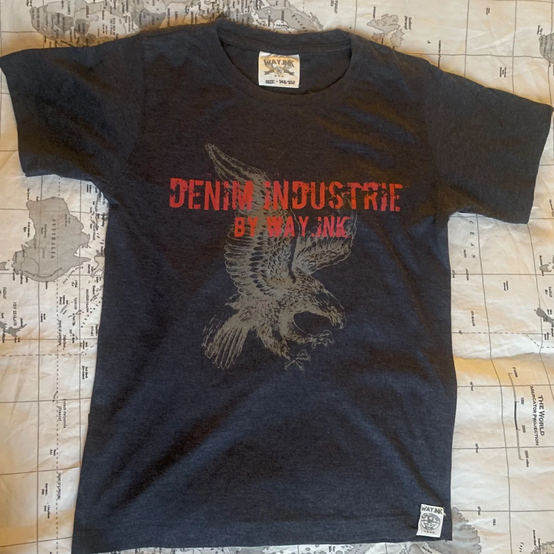 Mörkgrå t-shirt med tryck från WAY INK - 1