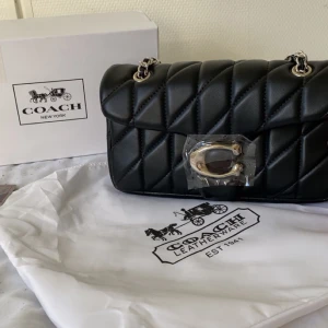 Väska  - Hej! Jag sälja den finna väska helt ny pris jag kan diskuteras vid snabb affär tack 🙏🏽 