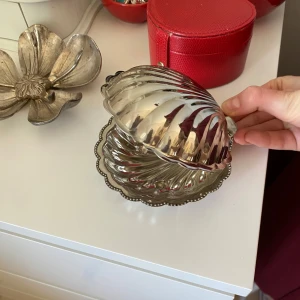 Vintage smörsnäcka  - Kan användas som smyckesförvaring eller askkopp 🤍 silver plated iron 