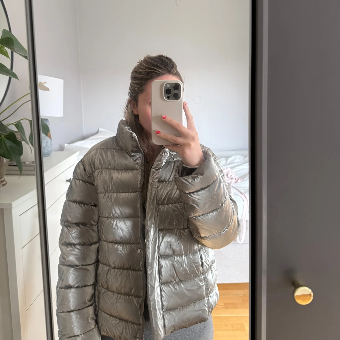 Silvrig pufferjacka från ZARA - 1