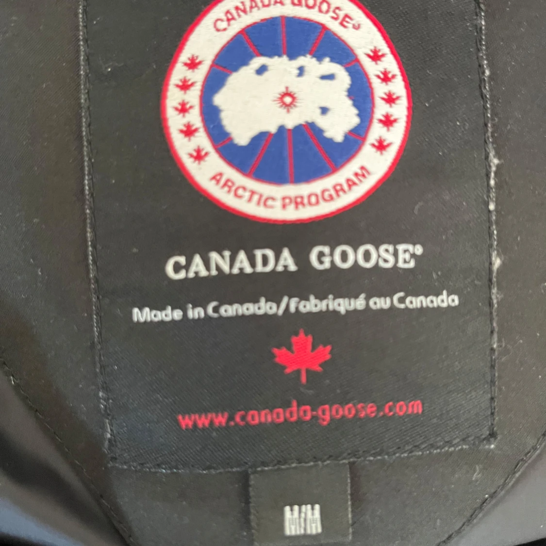 Svart dunjacka med pälskant från Canada Goose - 2