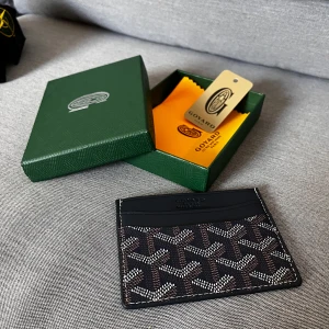 Plånbok från välkänt märke  - Snygg till sommaren!