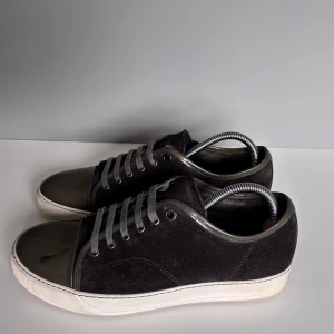 Lanvins - Säljer ett par snygga lanvins i storlek UK6(EU40), cond 8/10 lite heeldrag, märke på toecap och lite skadad baktill men annars bra skick! Medkommer endast skor!