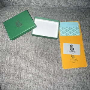 Plånbok/korthållare -  Fick den här för någon vecka sen väldigt bra kvalitet på allt skriv för mer bilder 