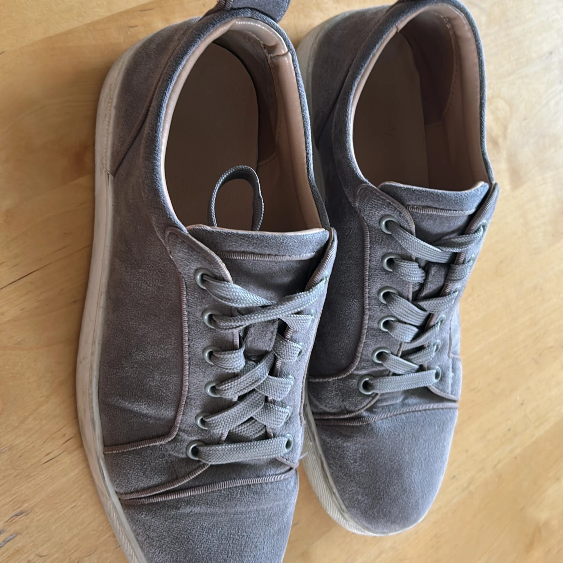 Grå christian louboutin skor  - 3