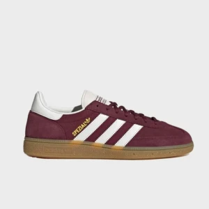 Adidas Spezial vinröda sneakers - De populära snygga adidasskorna i modell spezial. Har använt de två gånger och annars helt nya - säljer då jag vill byta storlek