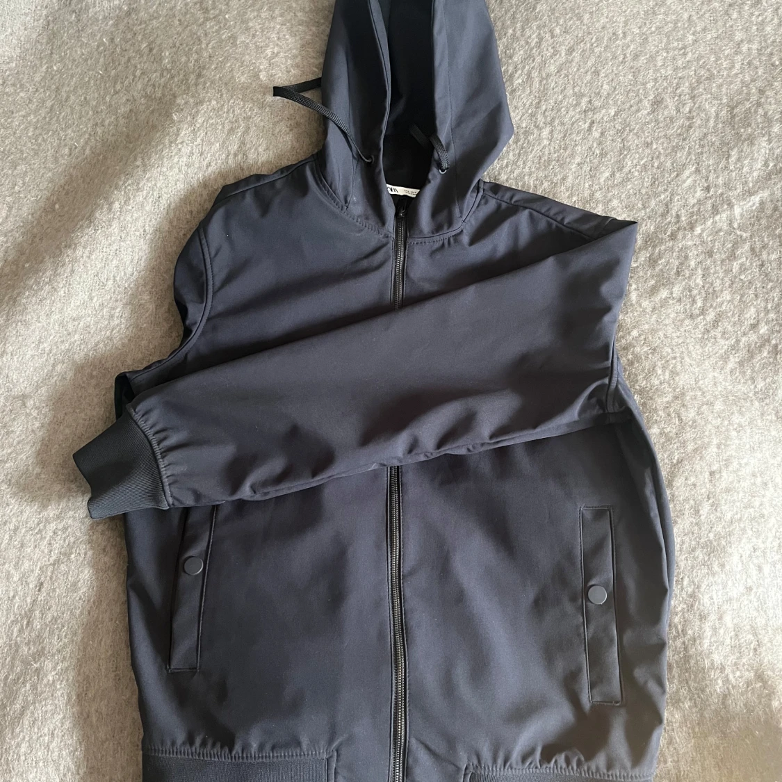 Svart vindjacka med huva Zara