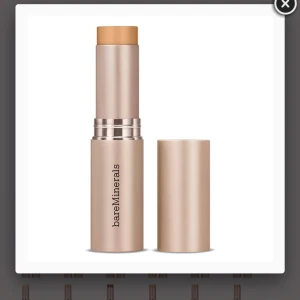 bareMinerals Foundation Stick - Foundation stick från bareMinerals i färgen tan 07.  Produkten är återfuktande och har SPF 25. Perfekt för enkel applicering och touch-ups.    Nypris ligger på över 300kr. Helt ny endast testat förgen. 