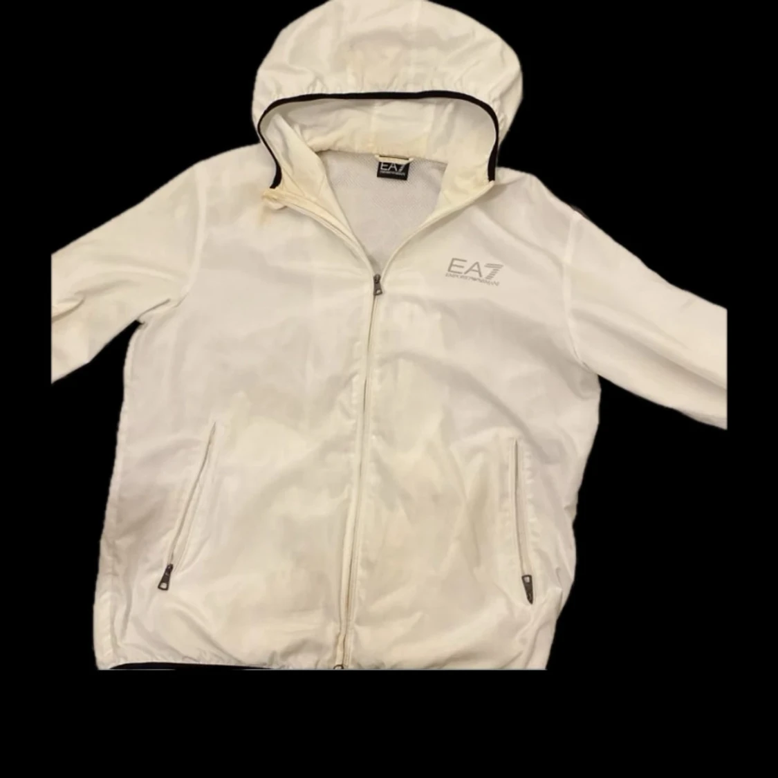Vit vindjacka från Emporio Armani