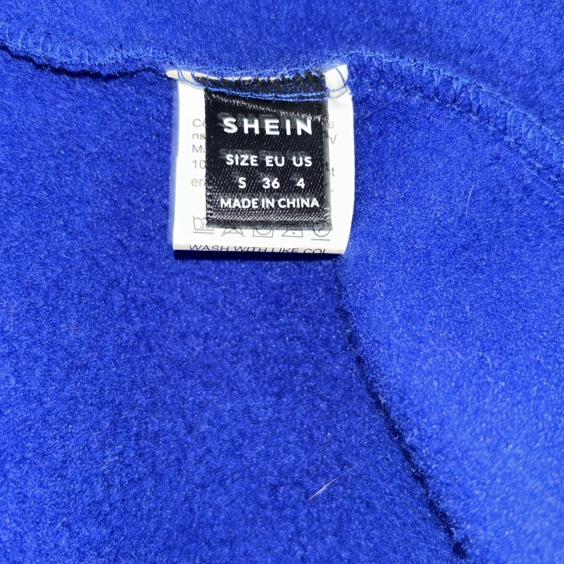 Blå hoodie med skelettmönster från Shein - 3