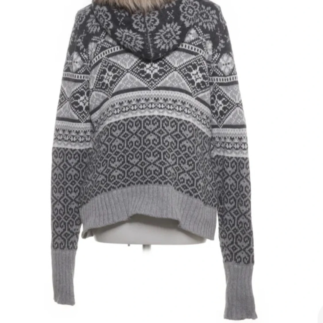 Grå mönstrad kofta från H&M - 2