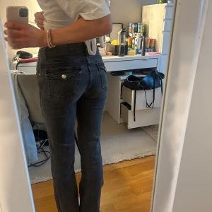 Svarta jeans  - Snygga svarta jeans från lager 157. Passar perfekt på mig som är 167. Stl xs, full length.