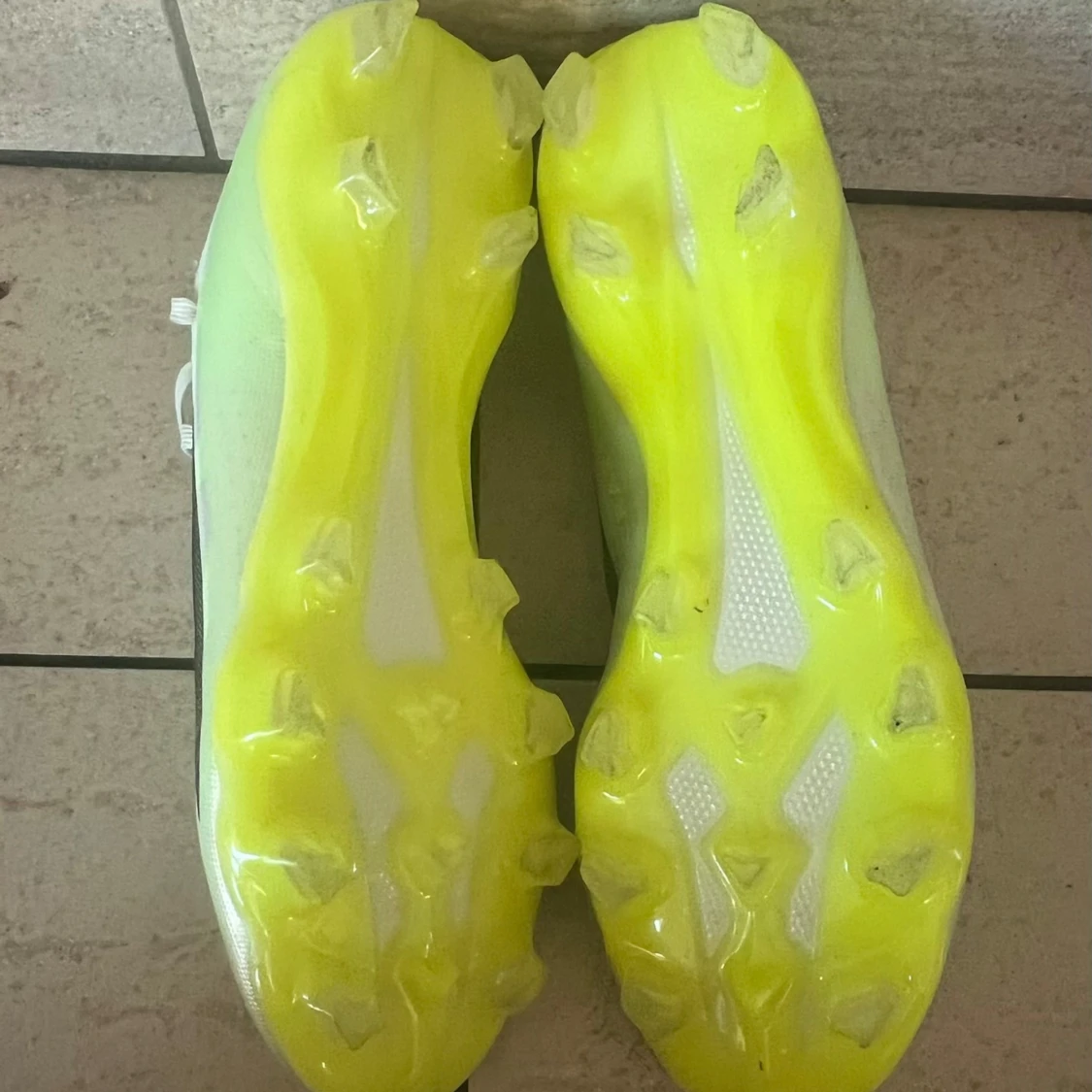 Vita fotbollsskor från Adidas - 3