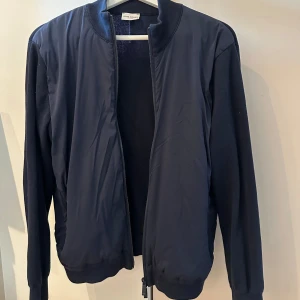 John Henric cardigan - Tja! Säljer nu min John Henric cardigan i väldigt bra skick. Om ni har funderingar så är det bara att fråga på! 