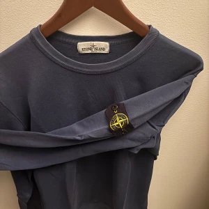 Stone Island sweatshirt - Tja, säljer denna riktigt feta sweatshirten från stone Island, som nu för tillfället endast ligger i garderoben. Priset är diskuterbart!